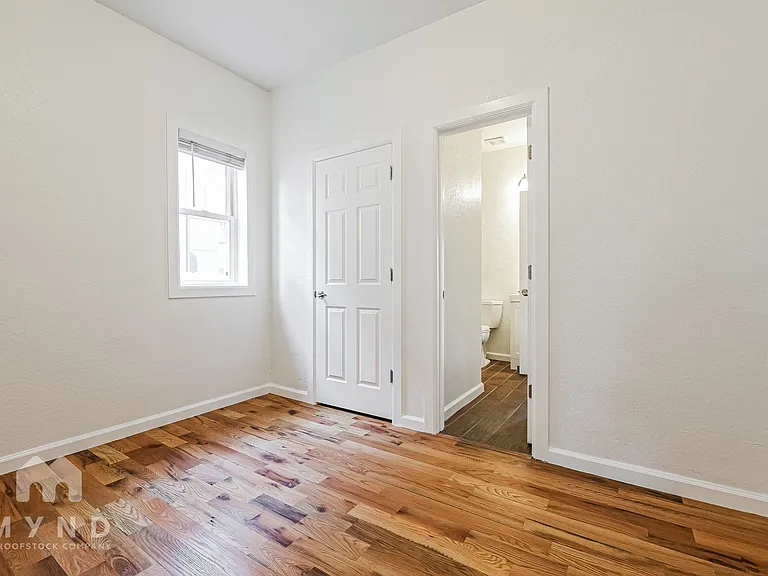 2426 S Acoma St — Photo 13