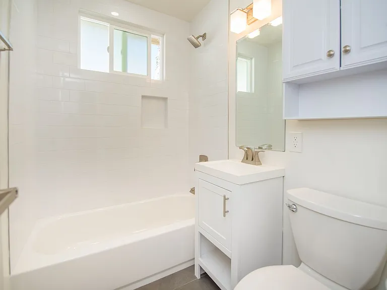2253 Elden Ave — Photo 18