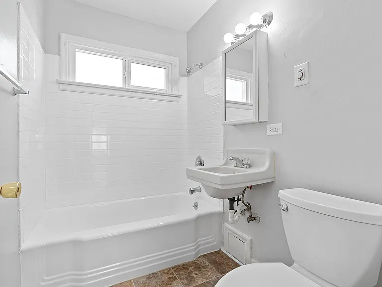 Lawton Apartments — Photo 10