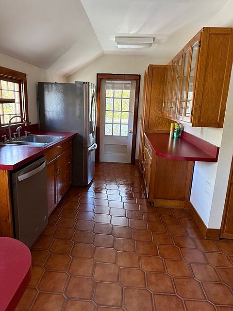 SS water in door fridge, dishwasher