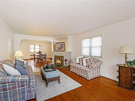 3rd image of 408 Edward Pl
