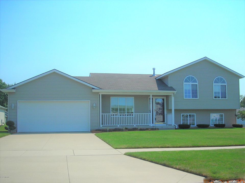 1st image of 486 Sunbrook Dr SE