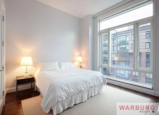 Sold by Warburg | media 9