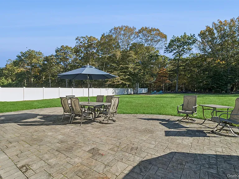 16 Mastro Ct — Photo 31