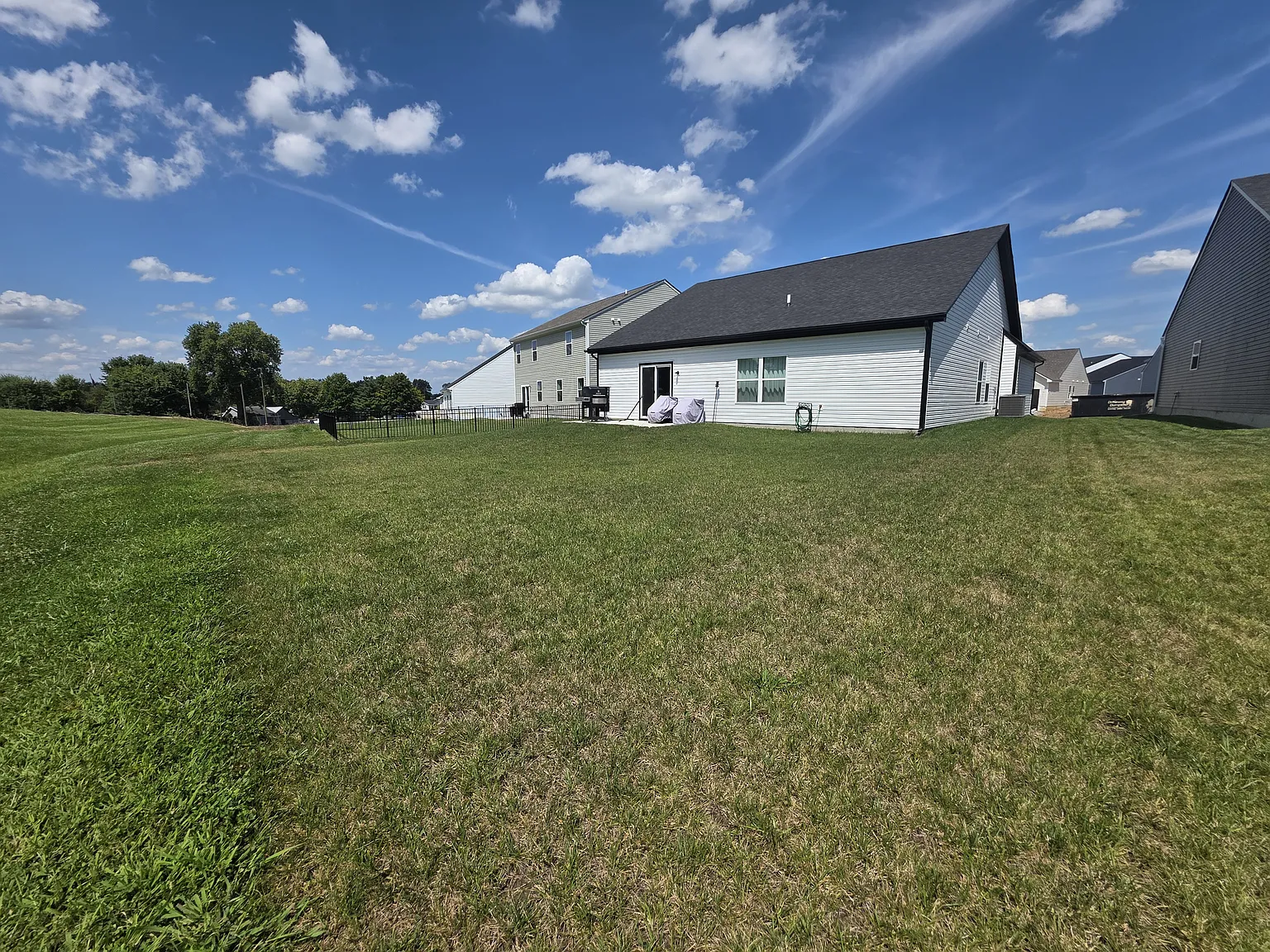 3 bed, 1628 sqft, $2,255 — Photo 4