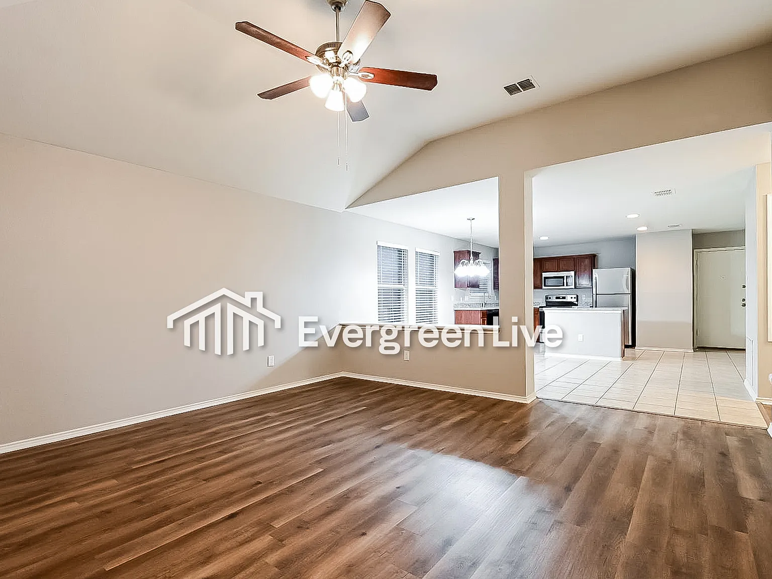 4 bed, 2.0 bath, 1839 sqft, $2,195 — Photo 3