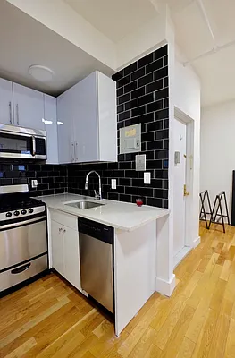 Rented by Keller Williams NYC | media 16