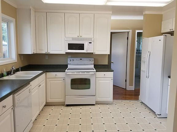 New Kitchen with Appliances