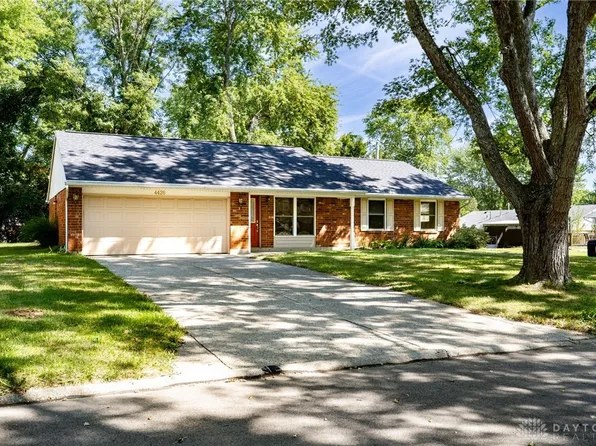 4426 Knob Hill Dr, Bellbrook, OH 45305