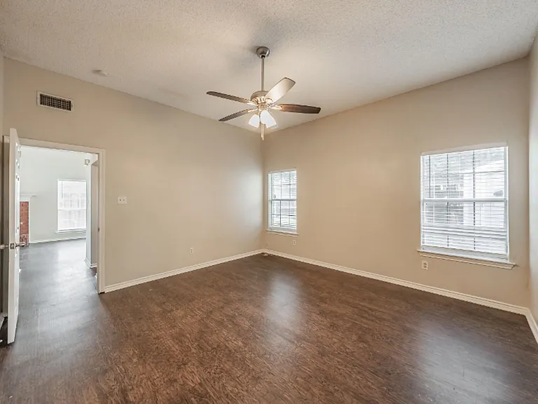 2136 Stoneridge Dr — Photo 19