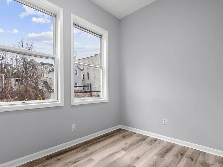 32 Van Cortlandt Park Ave — Photo 16