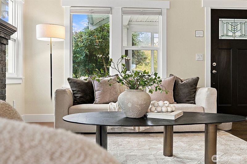 5th image of 3301 17th Avenue S