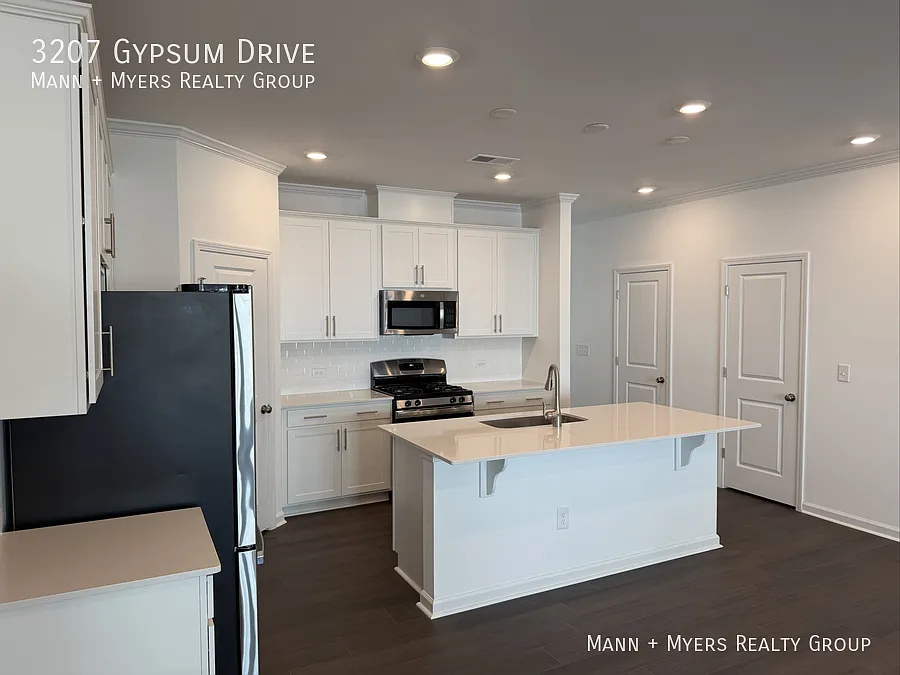 Building Photo - 3207 Gypsum Dr