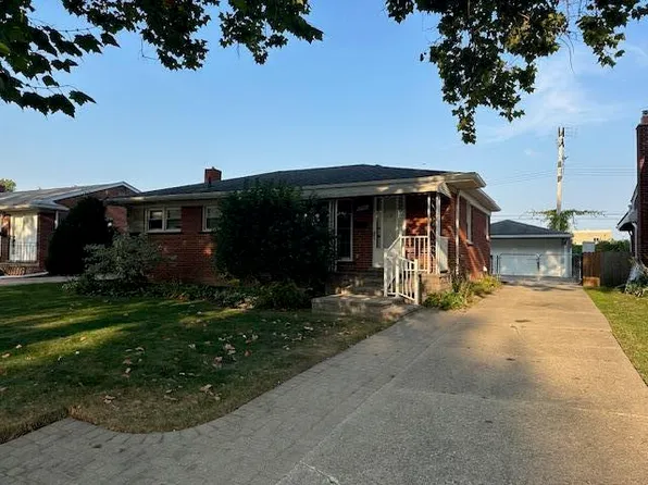 9024 Perrin St, Livonia, MI 48150