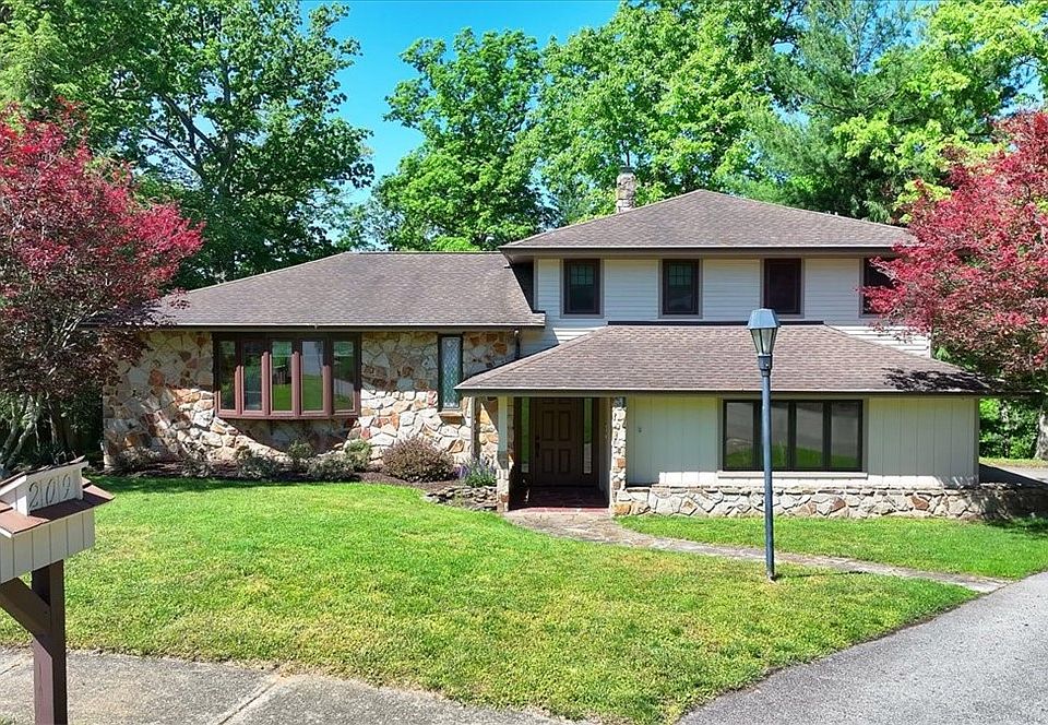 1st image of 209 Tyburn Woods Dr