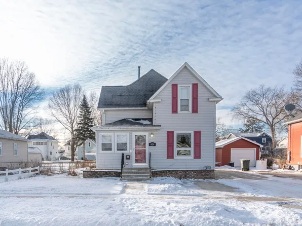 820 Bertch Ave, Waterloo, IA 50702