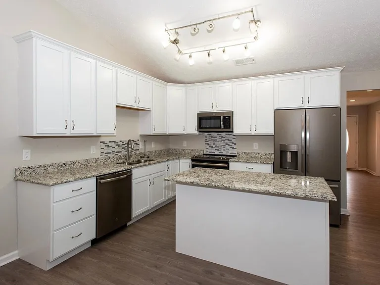 5339 Avery Woods Ln — Photo 4