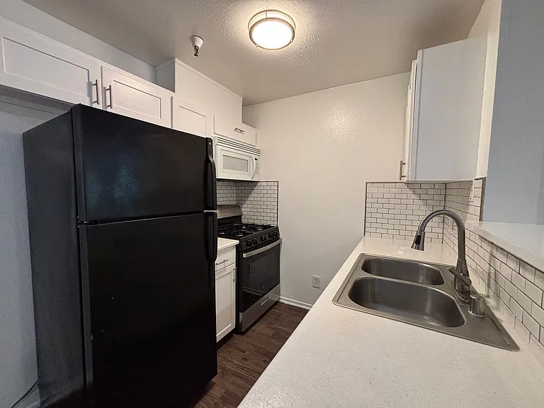 700 S. Berendo Ave — Photo 46
