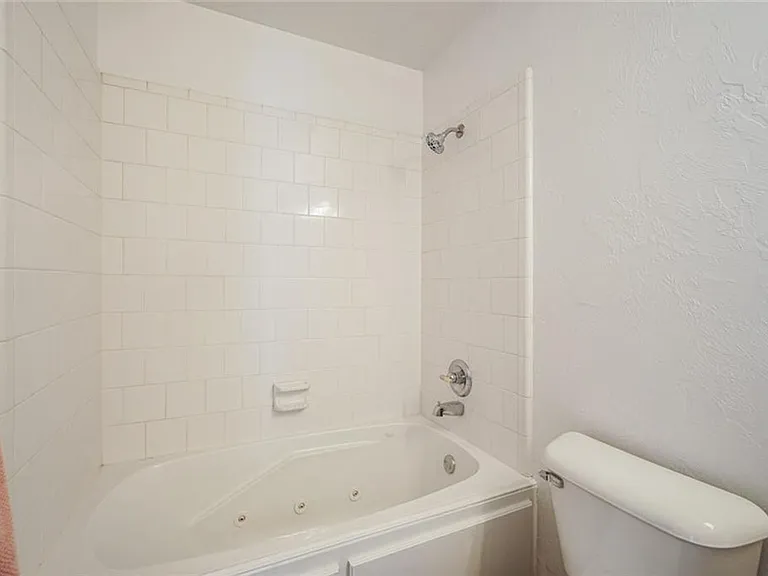300 Glen Dr — Photo 31