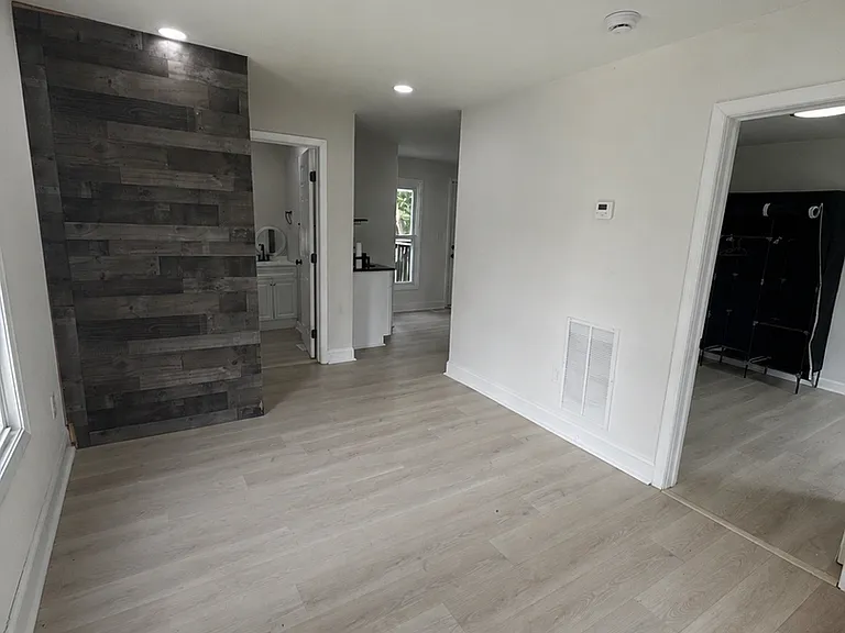 7612 Hackett Ave — Photo 2