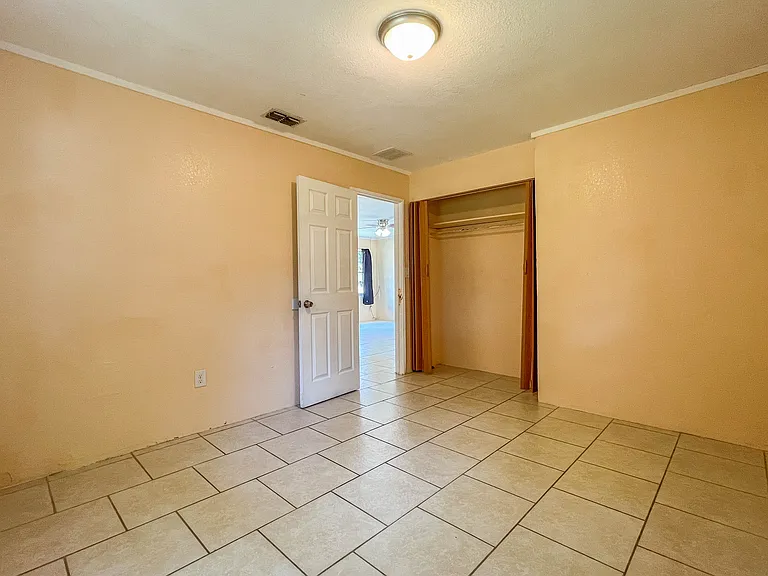 523 Wager Ave — Photo 13