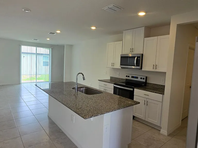 3916 Giorgio Dr — Photo 7