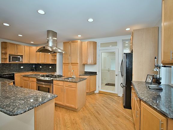 2nd image of 5936 N Melvina Ave