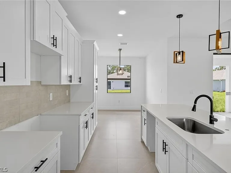 208 Pembroke St — Photo 9