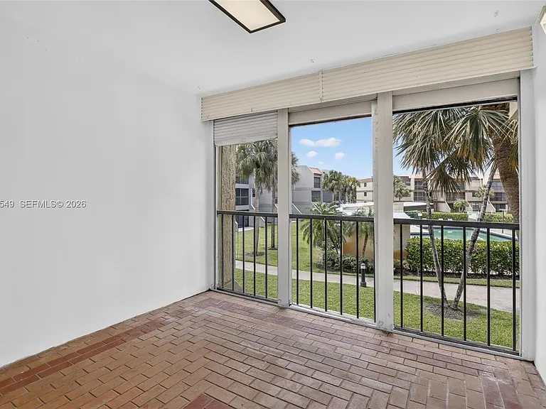 220 Lakeview Dr #210 — Photo 29
