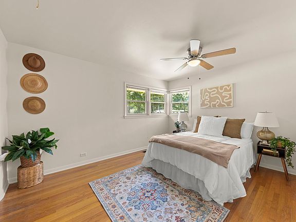 3rd image of 230 W Washington Blvd
