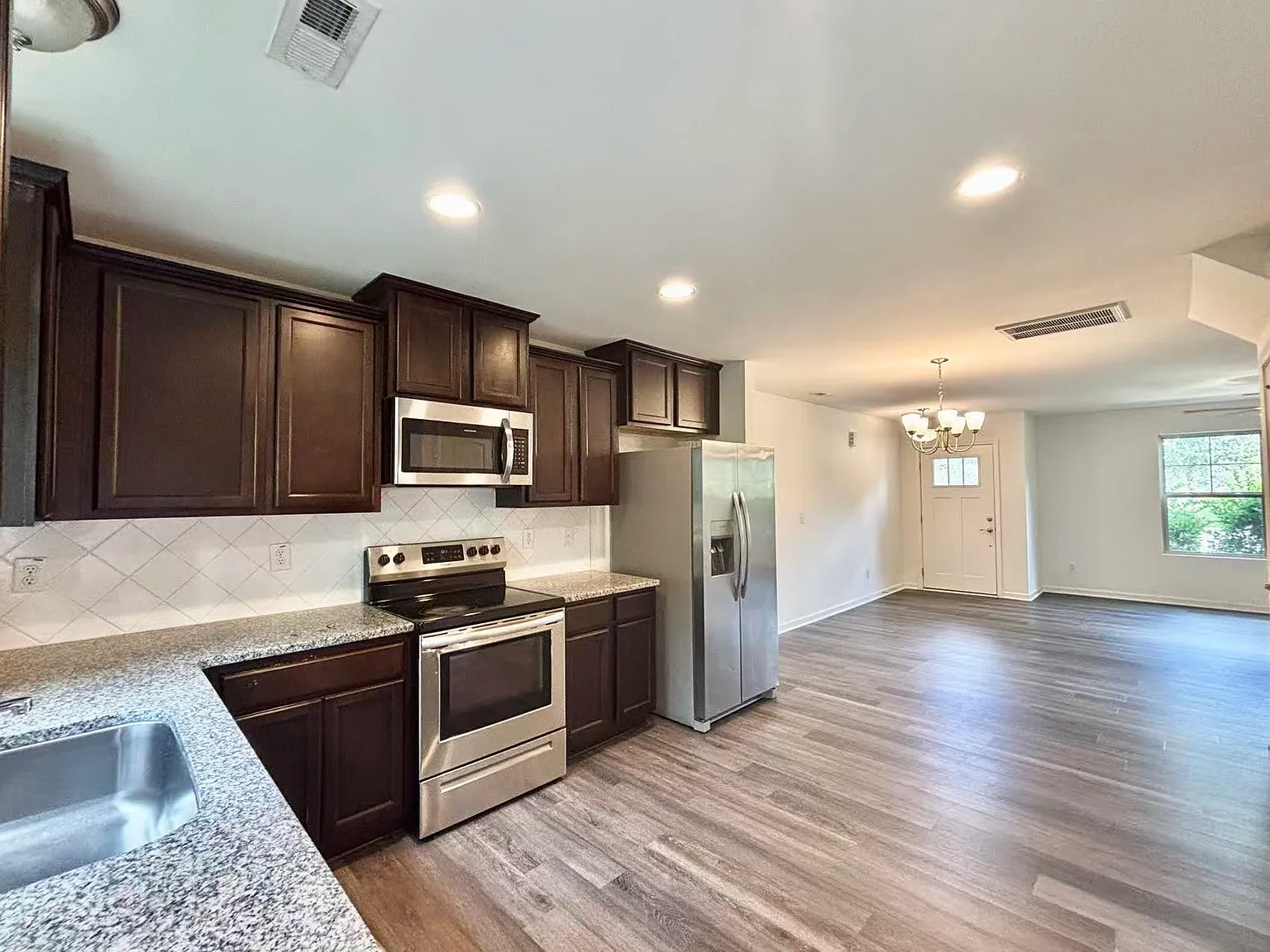 2 bed, 2.5 bath, 1265 sqft, $1,788 — Photo 4