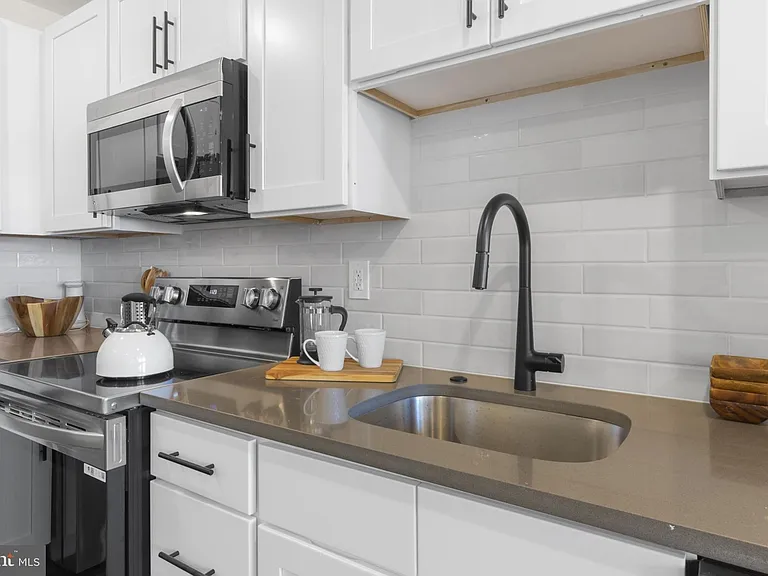 7037 Ridge Ave #103 — Photo 7
