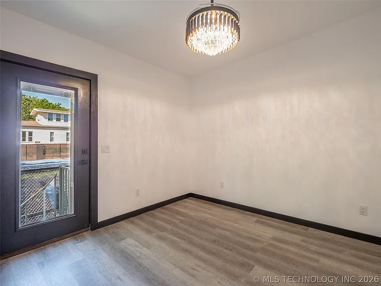 351 E Washington Ave — Photo 11