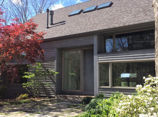 587 Riverview Rd, Ozark, MO 65721