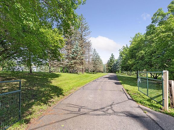 5th image of 1325 Tamarack Dr