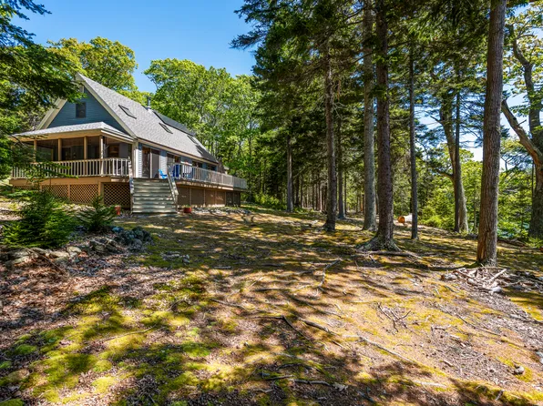 39 Birch Island S Street, Harpswell, ME 04079