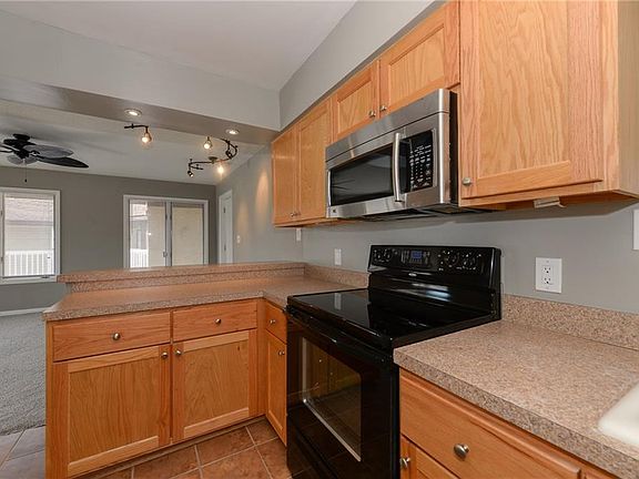 3rd image of 2222 Vista Cir