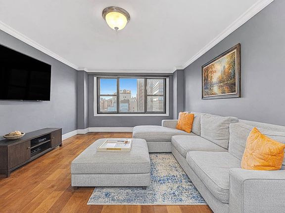 3rd image of 7 E 14th St APT 17F