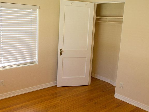 5th image of 210 E Esther St