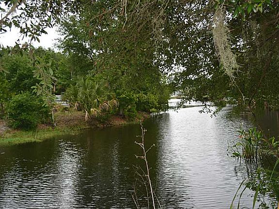 5th image of 2392 Lakeview Dr