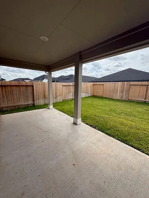 4 bed, 3.0 bath, 2199 sqft, $2,400 — Photo 3