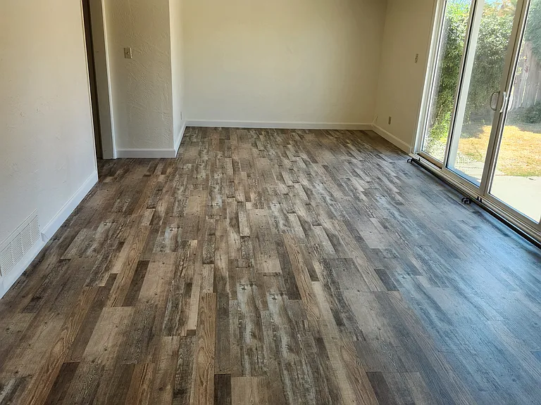 2420 E Pontiac Way — Photo 6
