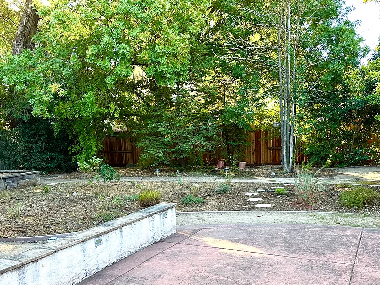1006 Valencia Ave — Photo 17