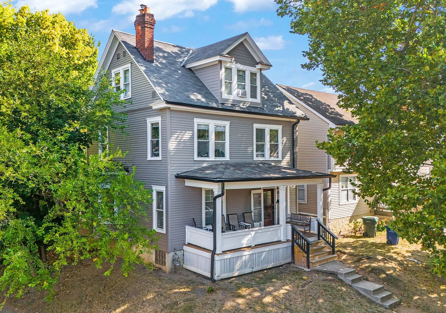 Ultimate 6-Bedroom House With Spacious Living & Sun-Soaked Outdoor Space In The Best Location — Photo 2