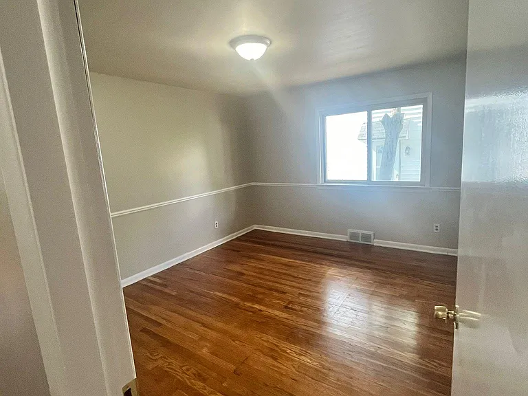5203 Henry St — Photo 6