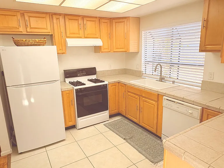8158 Canyon Oak Dr — Photo 2