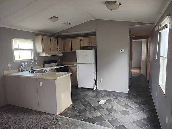 4th image of 63 Aqua St