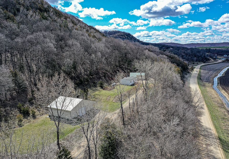 2765 Black Hawk Rd New Albin IA Zillow