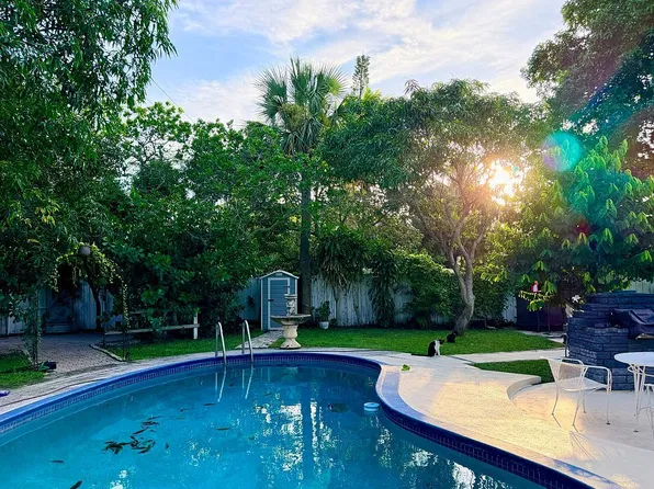 430 NW 40th St, Oakland Park, FL 33309