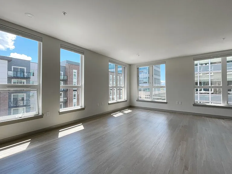 Lexington Apartments — Photo 43